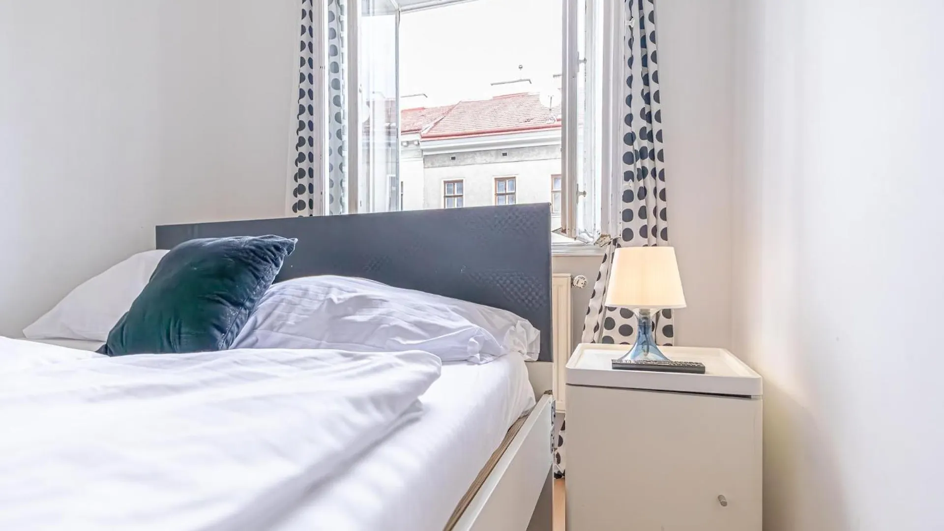 Sweet 3Br Shared Apt Near Wiener Stadthalle & Central Apartment Vienna