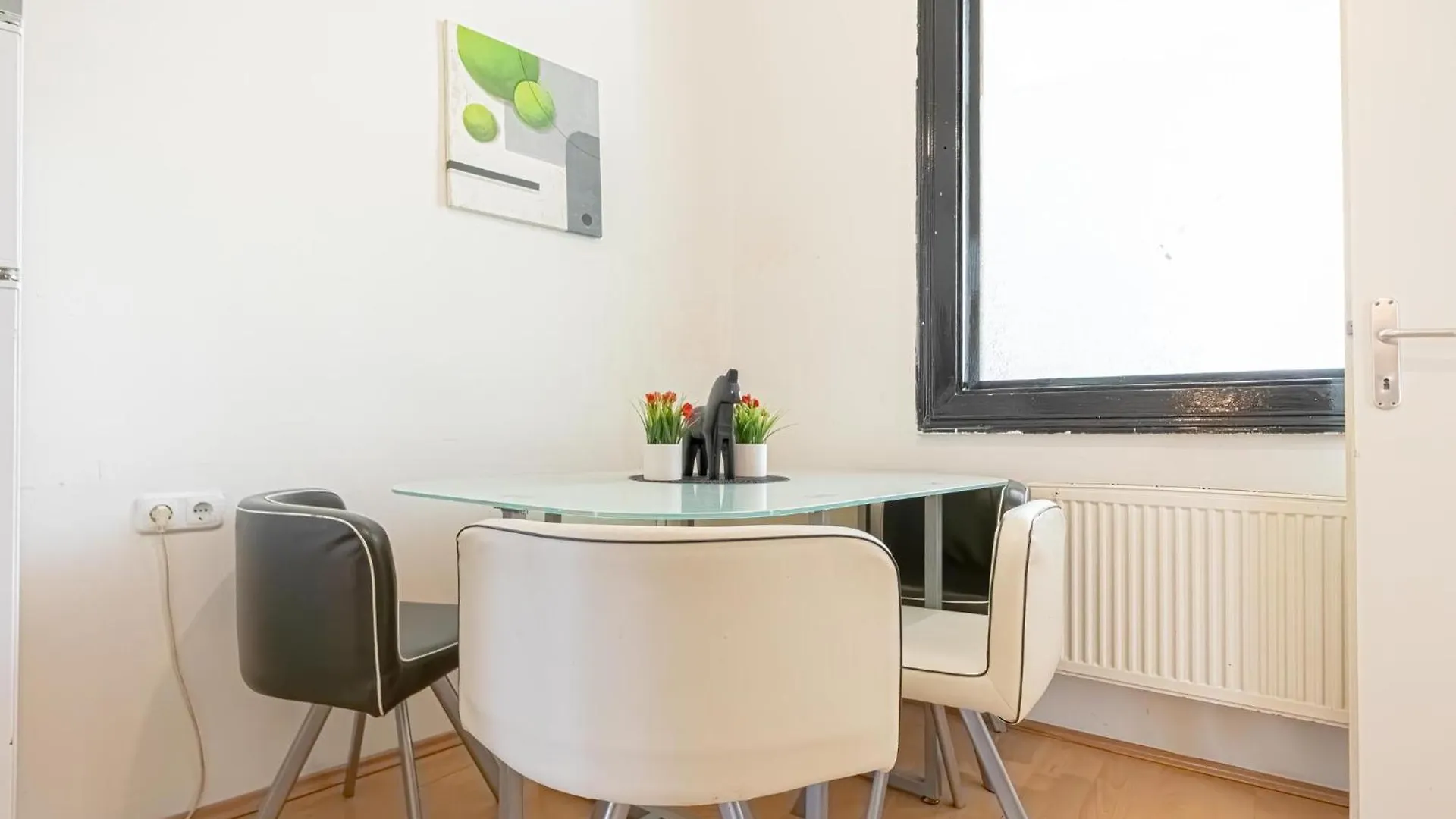 Sweet 3Br Shared Apt Near Wiener Stadthalle & Central 0*, Vienna