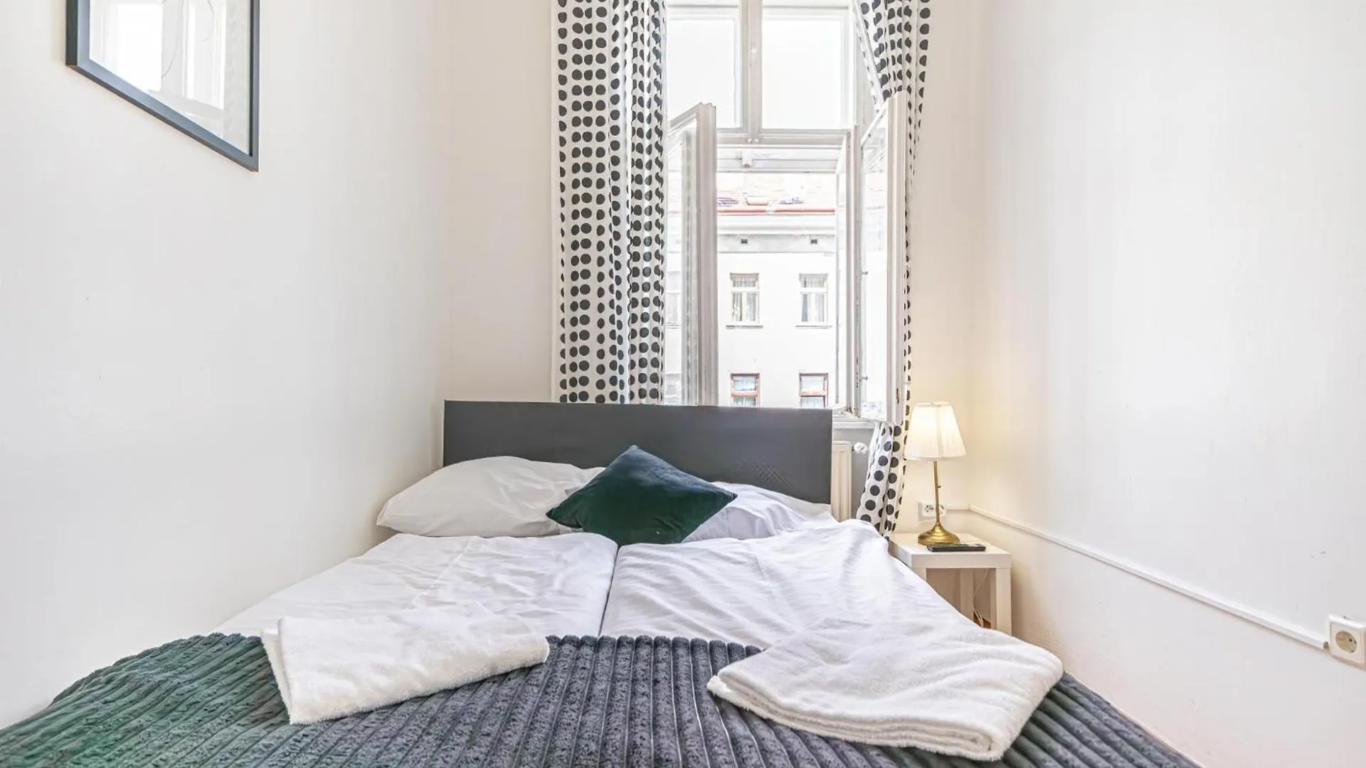 Sweet 3Br Shared Apt Near Wiener Stadthalle & Central 0*, Vienna