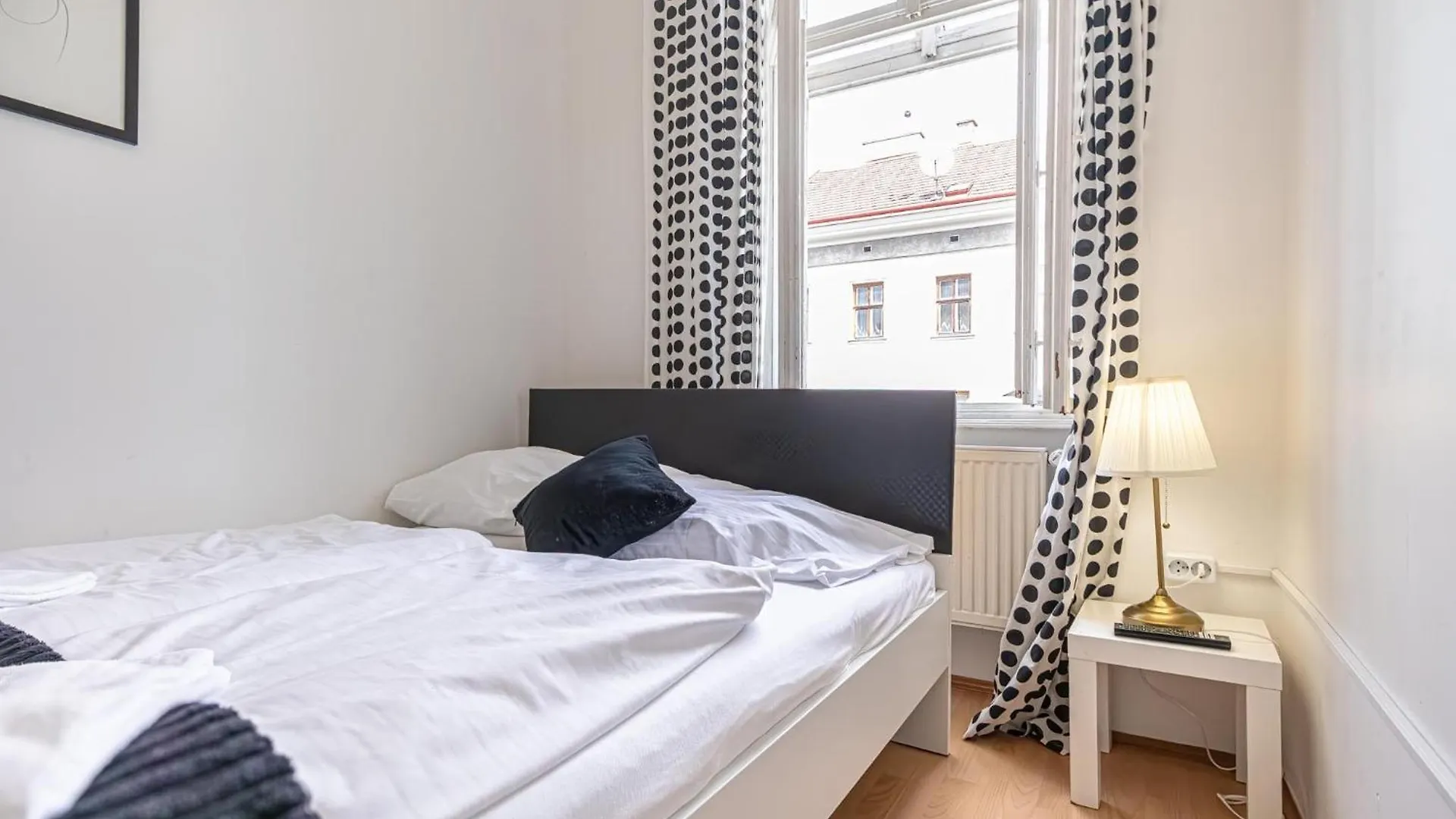 Sweet 3Br Shared Apt Near Wiener Stadthalle & Central Apartment